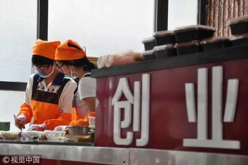 吃瓜奶茶店老板,老板的甜蜜生意经