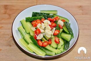 戏精吃酸辣瓜,笑料横生滋味浓