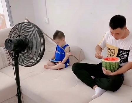 吃瓜打孩子照片,孩子照片引发的伦理思考